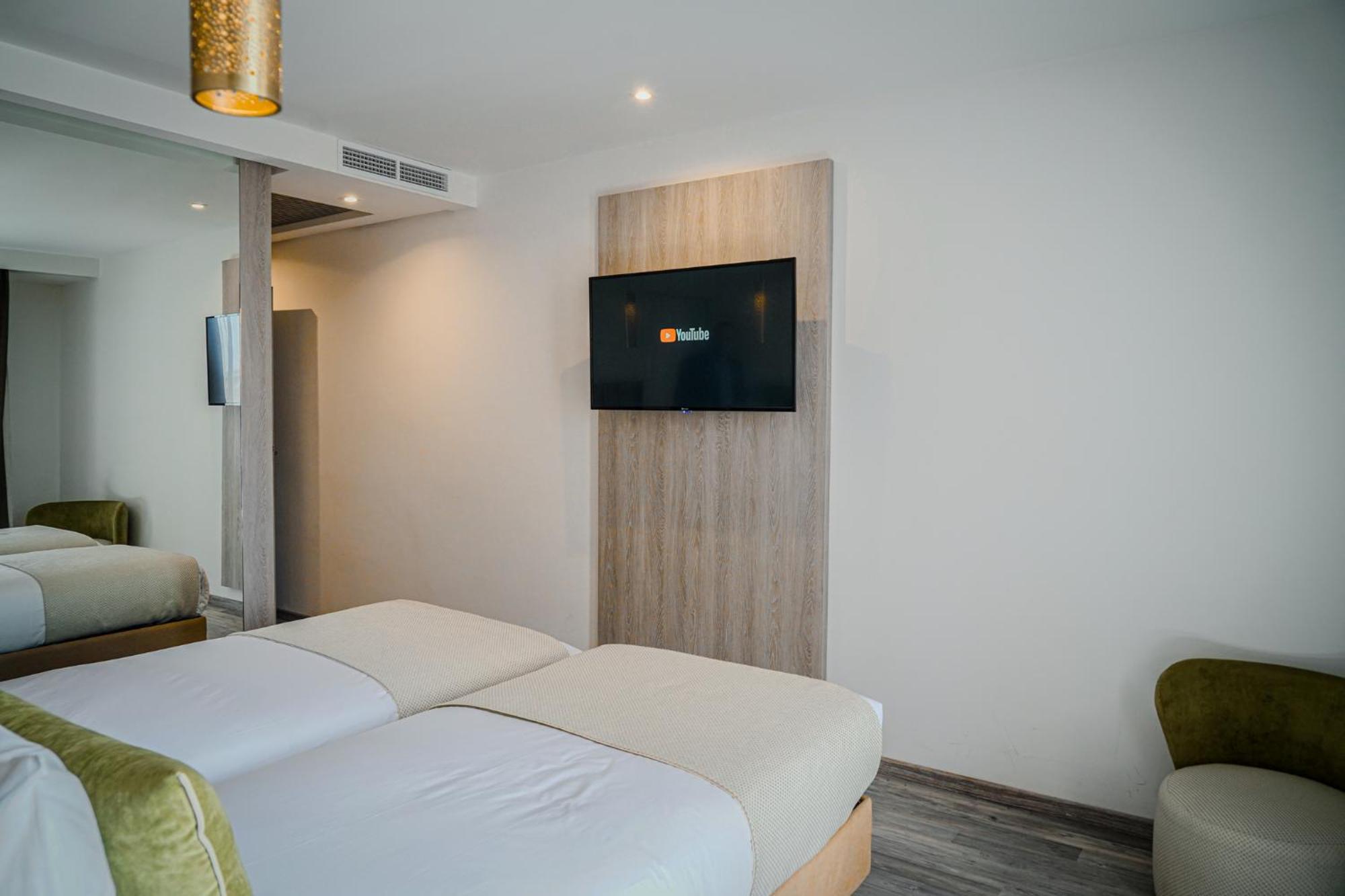 Az Des Arts Hotel 3*
