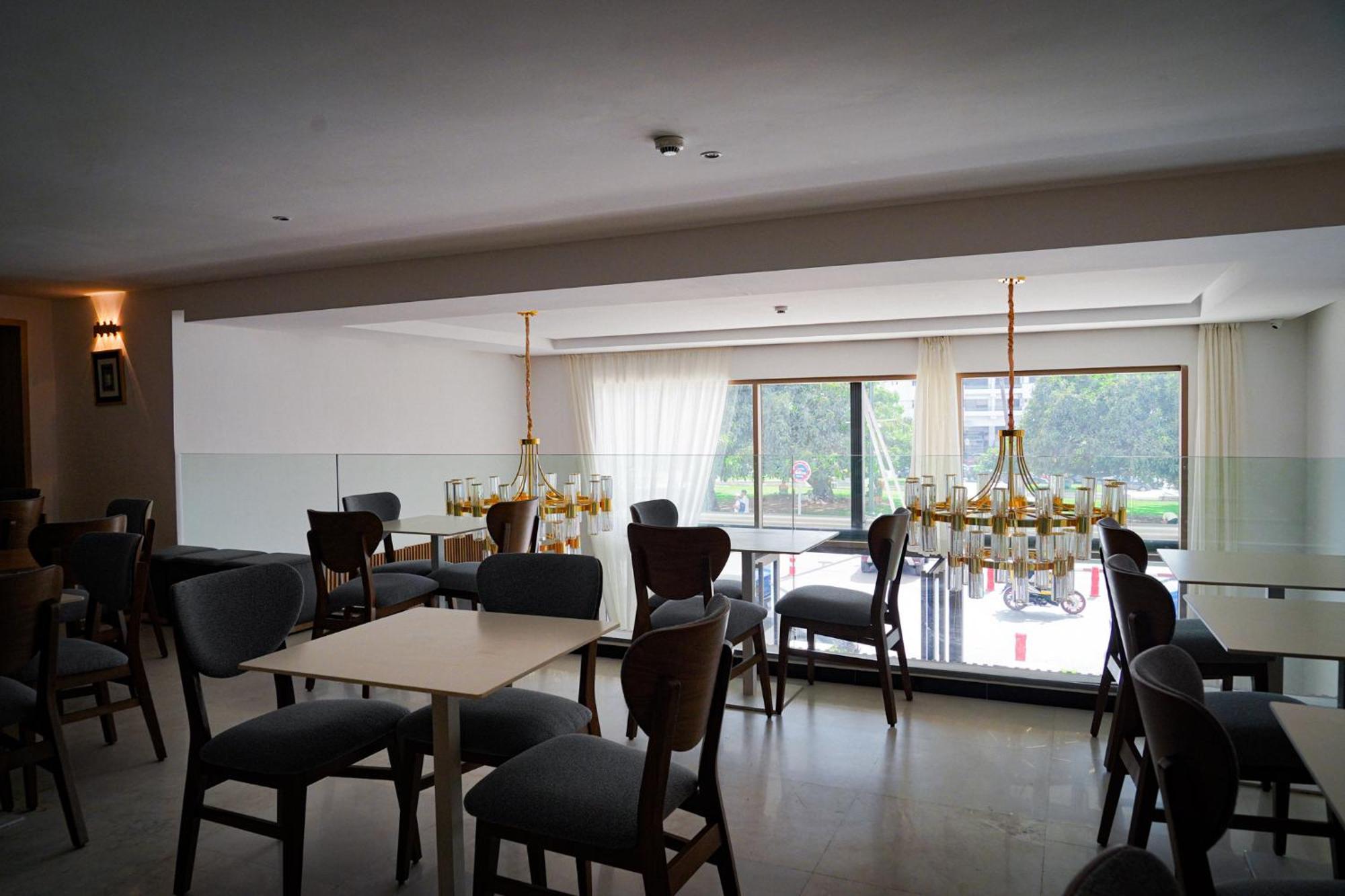 Az Des Arts Hotel 3*