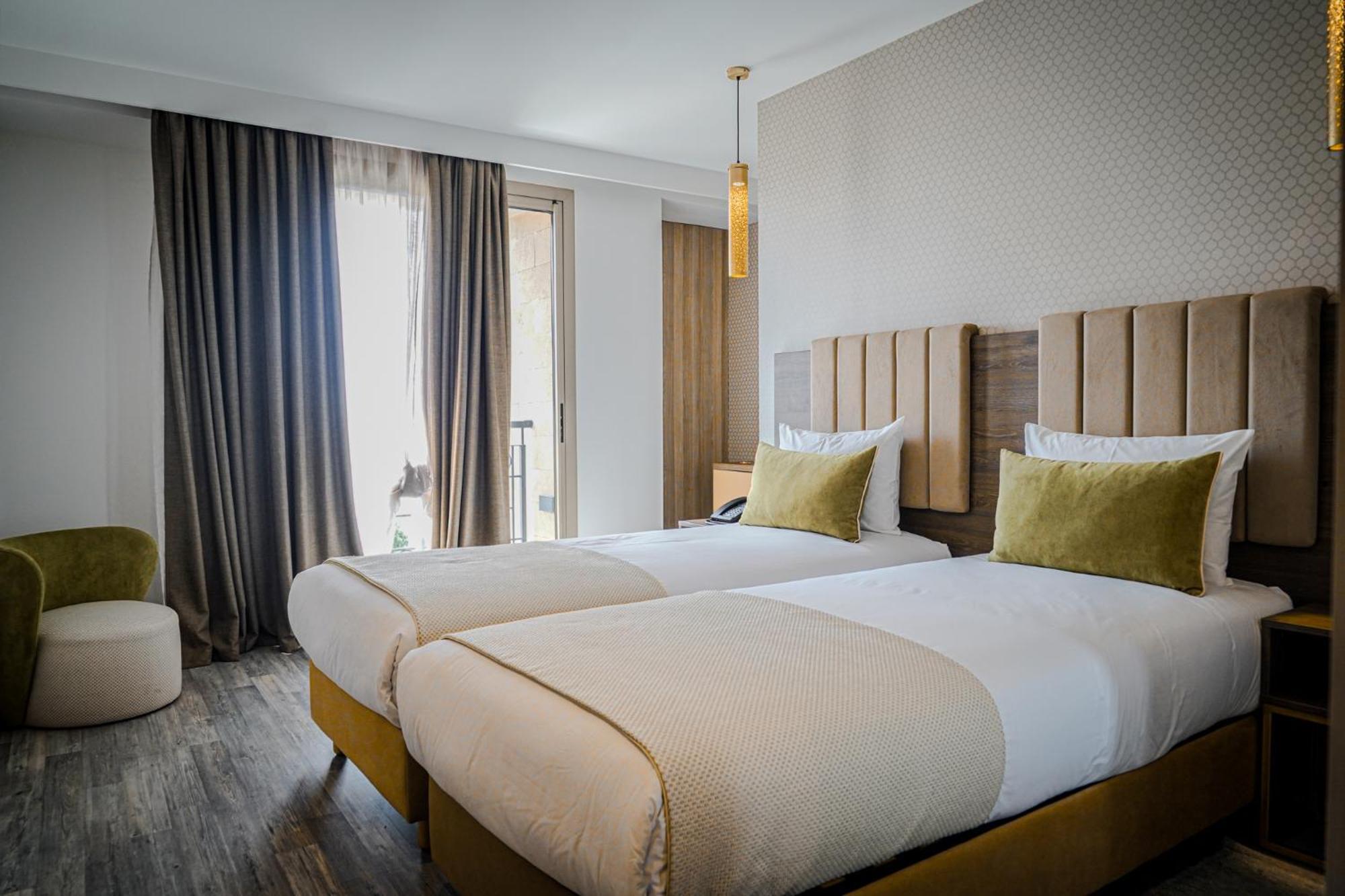 Hotel Az Des Arts 3*